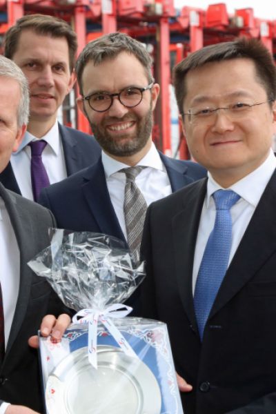 Chinesischer Generalkonsul besucht Container Terminal