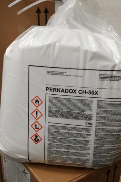 Leere Gefahrgut-Säcke angespült