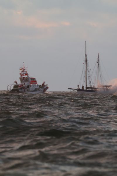 Seenotretter retten Gaffelketsch-Besatzung vor Norderney