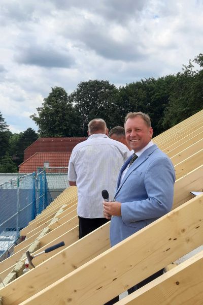 Friedeburgs Rathaus feiert Richtfest