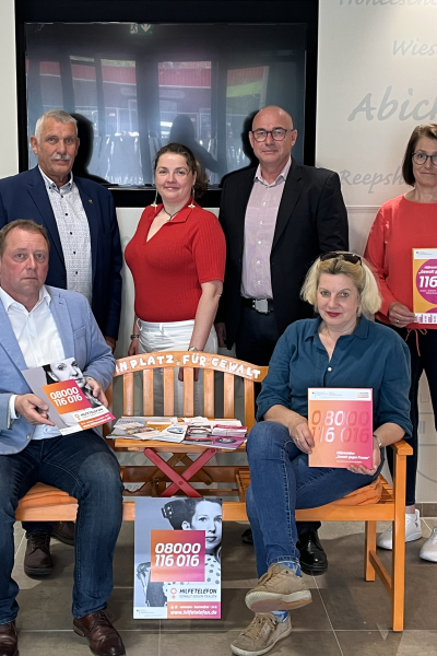 Gewaltschutzbank am Friedeburger Rathaus