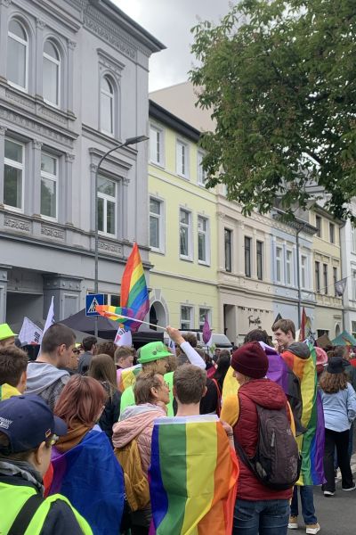 Über 2000 Teilnehmende beim CSD in Wilhelmshaven