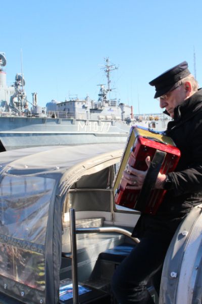 Start der Barkassensaison in Wilhelmshaven gefeiert