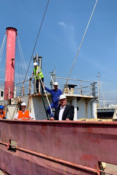 Feuerschiff Weser wird für die Werft vorbereitet
