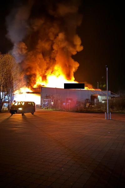 Polizei wertet Hinweise nach Großbrand aus