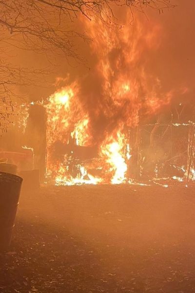 Garagen-Werkstatt in Zetel brennt vollständig ab