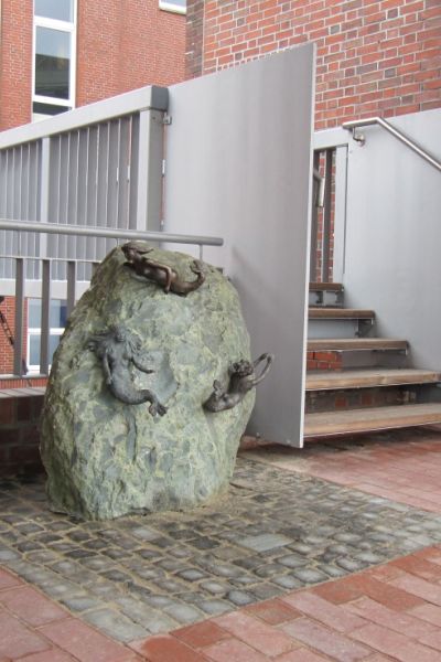 Bronzene Meerjungfrauen am Wattenmeerhaus gestohlen