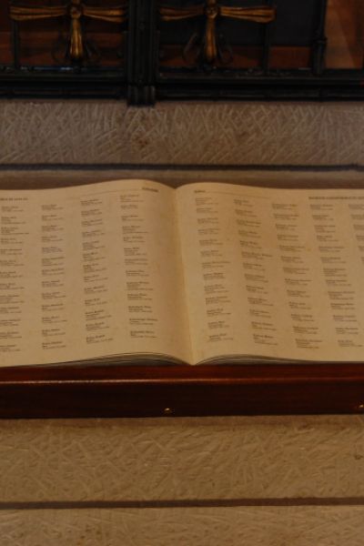 Gedenkbuch aus Kirche gestohlen