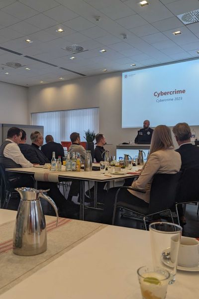 Volksbank Jever informiert Unternehmen zur Cyberkriminalität