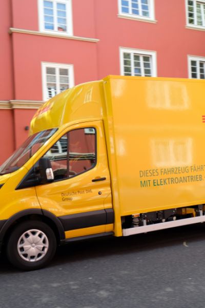 Neues DHL-Gebäude in Roffhausen eröffnet