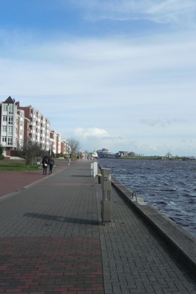 Marinekameradschaft mit Loch in der Kasse