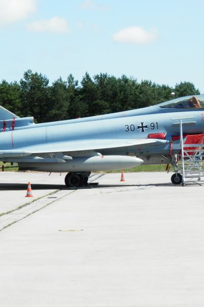 Flugübungen auf dem ehemaligen Fliegerhorst Upjever