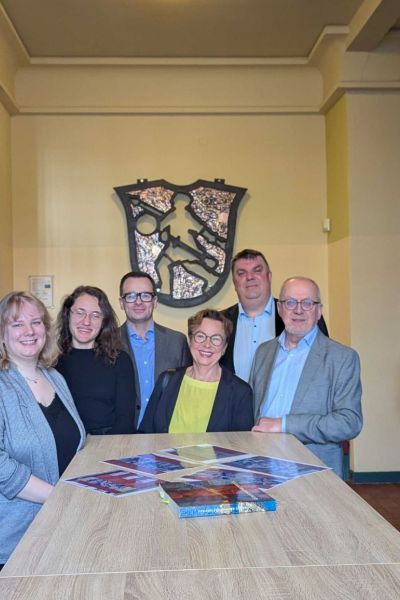 Wilhelmshaven erhält Glasmosaikwappen