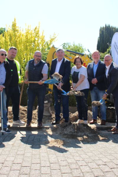 Spatenstich für Glasfaserausbau in Grafschaft