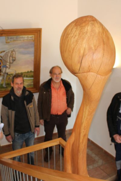 Neue Skulptur im Schloss Neuenburg aufgestellt.