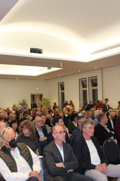 Voller Saal bei Infoveranstaltung zu Energieprojekten