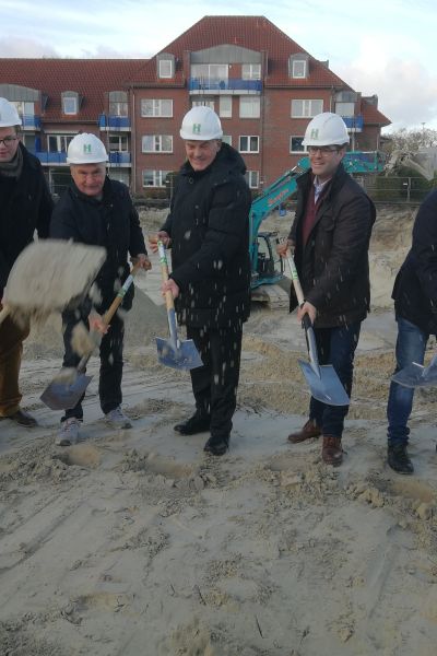 Spatenstich auf der Baustelle 