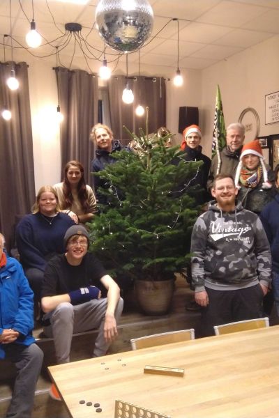 BUND spendet Test-Baum an Jugendzentrum