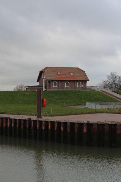 Alte Schleusentorteile in Varel werden instandgesetzt