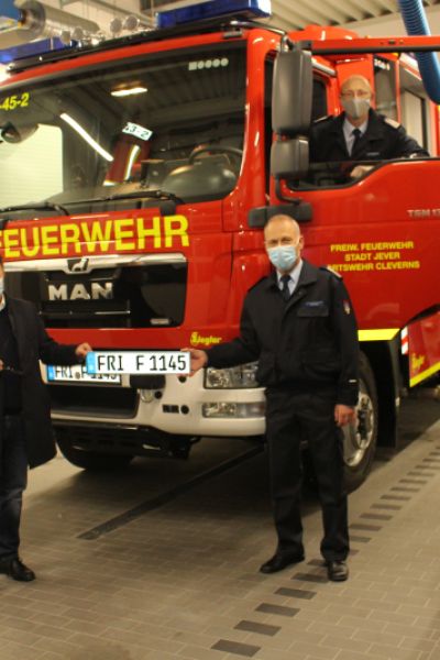 Ortsmitte Cleverns mit öffentlichem Defibrillator ausgerüstet