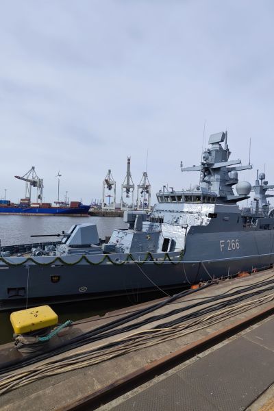 Korvette „Emden“ getauft