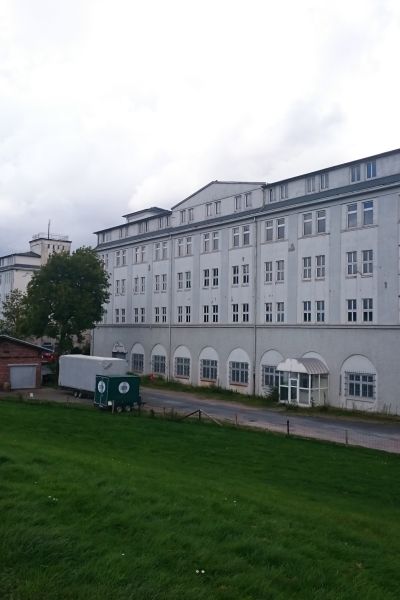 Bauausschuss für „Minenlager-Hotel“
