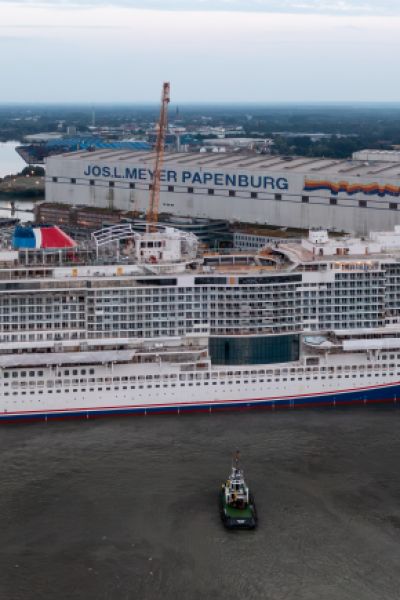 Kreuzfahrtschiff in Papenburg ausgedockt
