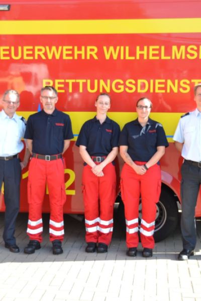Notfallsanitäter verstärken die Berufsfeuerwehr