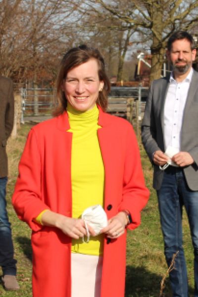 Politik- und Landwirtschaftsvertreter besprechen Insektenschutzpaket