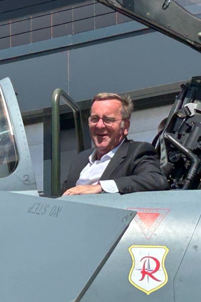 Verteidigungsminister besucht Geschwader „Richthofen“