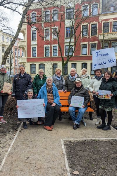 Orange Bank am Krähenbusch aufgestellt
