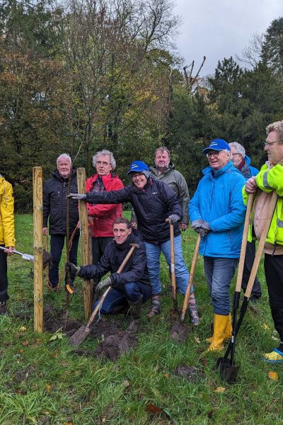 Landkreis Friesland pflanzt zum 90. Jubiläum 90 Obstbäume