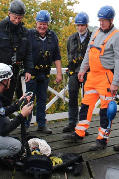 Schulung für sicheres Klettern an Vareler Windmühle