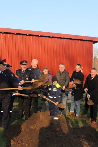 Spatenstich für An- und Umbau des Reepsholter Feuerwehrhauses