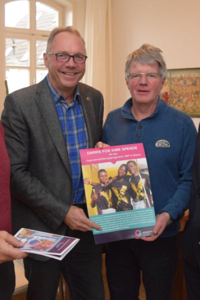 Spende durch Lions-Club Jever