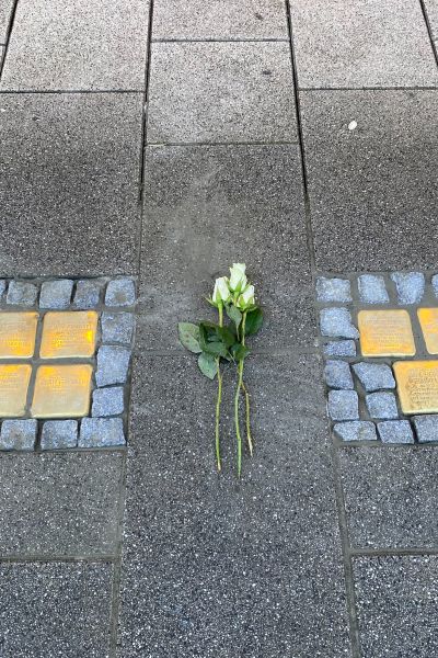 Erste Stolpersteine in Wilhelmshaven verlegt