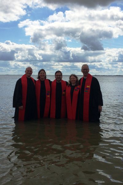Evangelische Kirchengemeinden taufen am Südstrand