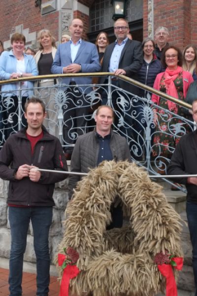 Erntekrone im Wittmunder Kreishaus