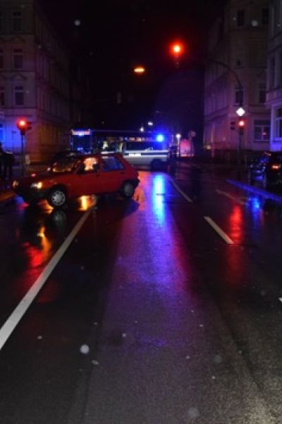 Wilhelmshaven: Rollerfahrerin schwer verletzt
