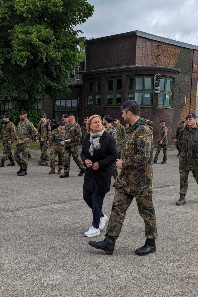 Wehrbeauftragte besucht Objektschutzregiment der Luftwaffe